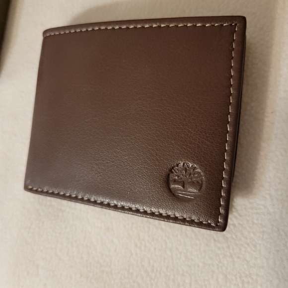 Timberland NWT Brown Leather Passcase Wallet - Picture 4 of 7